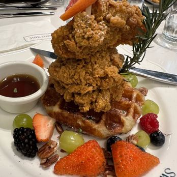 Sweet Maple - Chicken Croffle - Breakfast & Brunch Near Me - Santa Monica, California Sweet Maple - Chicken Croffle - Breakfast & Brunch Near Me - Santa Monica, California