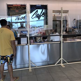 Pine Tree Cafe - Plexiglass barriers. Great idea! - Breakfast & Brunch Near Me - Kailua-Kona, Hawaii