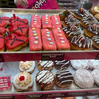Pinkbox Doughnuts - Donuts Near Me - Primm, Nevada Pinkbox Doughnuts - Donuts Near Me - Primm, Nevada