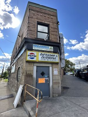 Triangle Bar & Grill by null