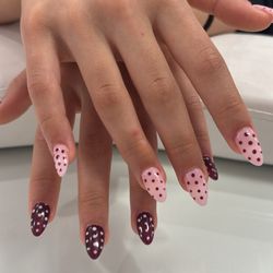 Queen Bee Nail Shop