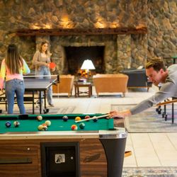 Yosemite Cedar Lodge - Game Room