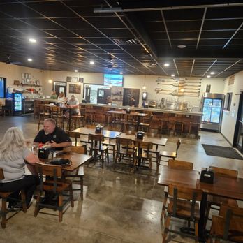 Muddy Banks Brewery - Inside dining near closing time - Breweries Near Me - Sullivan, Missouri Muddy Banks Brewery - Inside dining near closing time - Breweries Near Me - Sullivan, Missouri