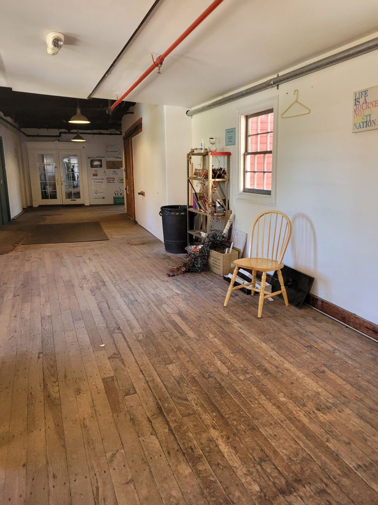 ANTIQUES ON THE FARMINGTON Updated September 2024 797 Photos & 20