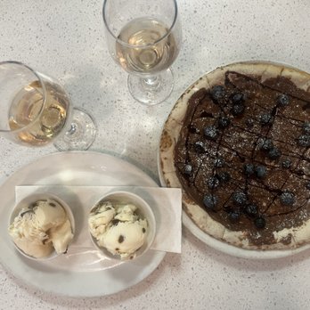 Del Lusso - Nutella pizza & banana gelato - Pizza Near Me - Carlsbad, California Del Lusso - Nutella pizza & banana gelato - Pizza Near Me - Carlsbad, California