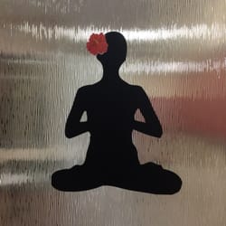 Hot Yoga Kapolei - Ladies locker room