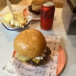 Burgers Anonymous - Truffle Berry, Truffle fries, Heisenburger (double)