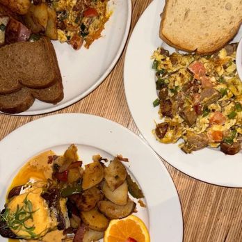 Honey's Bistro - Steak Benedict Mushroom , Spinach & Chicken Quesadilla Green Omelette - Breakfast & Brunch Near Me - Encinitas, California