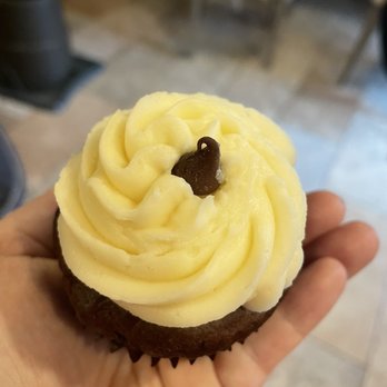Gigi's Cupcakes - Black velvet (original size) - Bakeries Near Me - Maplewood, New Jersey