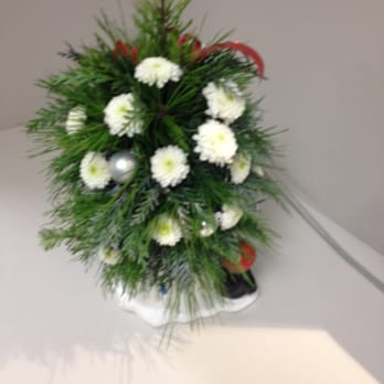 Hunt's Flowers - PHOTO 2: This is another view of the arrangement that Hunt's Flowers sent to my client. Not what I ordered. - Florists Near Me - Baton Rouge, Louisiana Hunt's Flowers - PHOTO 2: This is another view of the arrangement that Hunt's Flowers sent to my client. Not what I ordered. - Florists Near Me - Baton Rouge, Louisiana