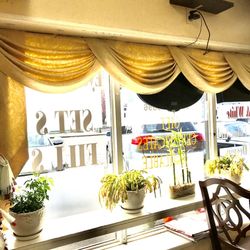 Deloux Nail Salon