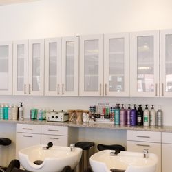 Salon Blonde - Shampoo Area