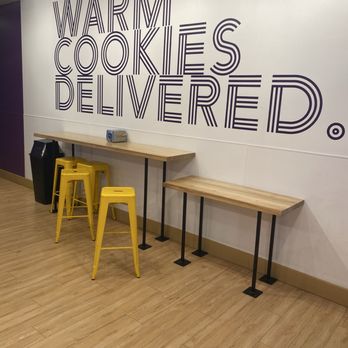 Insomnia Cookies - Interior and seating - Ice Cream & Frozen Yogurt Near Me - Houston, Texas