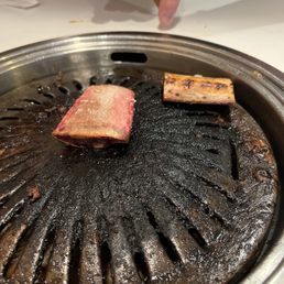 Left over of our kalbi - yea we cut all the meat off the bone :-) Left over of our kalbi - yea we cut all the meat off the bone :-)