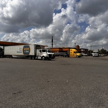 Love's Travel Stop - Convenience Stores Near Me - Waller, Texas