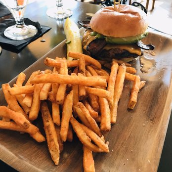 The Pinnacle Restaurant  - Burger - Mediterranean Near Me - Temecula, California