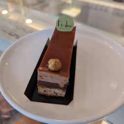 Praliné French Patisserie - Hazelnut cake