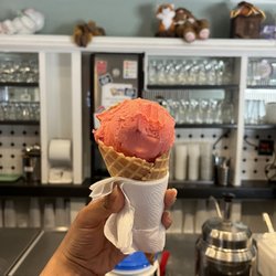 Dewar's Candy Shop - Strawberry 1 Scoop Ice Cream