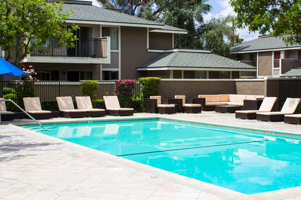 HIGHLANDER POINTE - 24 Photos & 36 Reviews - Apartments - 1055 W Blaine