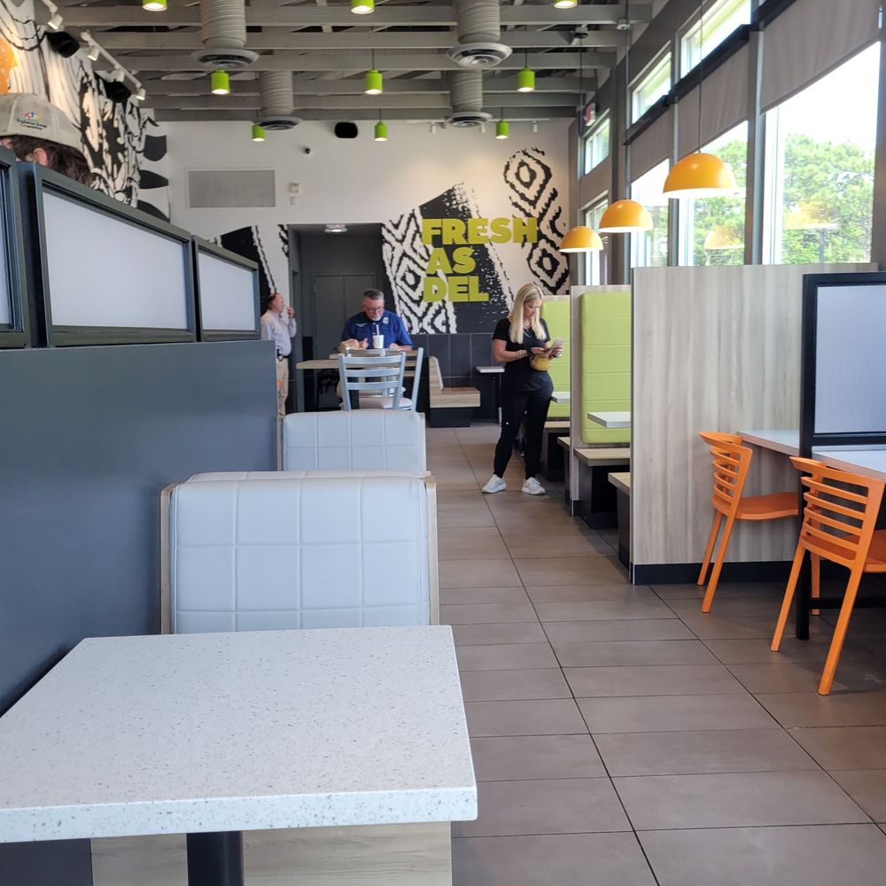 Del Taco - Seating area. - Fast Food Near Me - Santa Rosa Beach, Florida Del Taco - Seating area. - Fast Food Near Me - Santa Rosa Beach, Florida