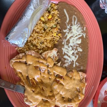 El Tenampa - Chicken with creamy chili sauce with beans/rice. - Mexican Near Me - St. Louis, Missouri El Tenampa - Chicken with creamy chili sauce with beans/rice. - Mexican Near Me - St. Louis, Missouri