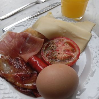 Hotel Continental Barcelona - Breakfast buffet plate - Hotels Near Me - Barcelona, B
