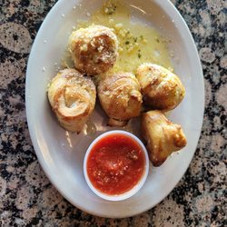 La Villa Roma Restaurant & Pizzeria - Garlic knots