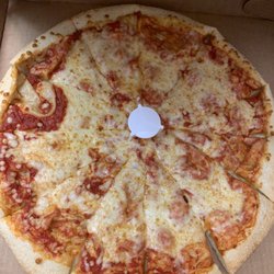 Bella's Pizzaria - Cheese pizza