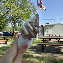 Cindy's Soft Serve - Twist kidddie cone: smooth!