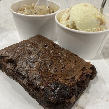 Small Batch Creamery - Grandma's banana pudding scoop, Cafe Con Leche scoop, and a thick gooey brownie - Ice Cream & Frozen Yogurt Near Me - St. Petersburg, Florida Small Batch Creamery - Grandma's banana pudding scoop, Cafe Con Leche scoop, and a thick gooey brownie - Ice Cream & Frozen Yogurt Near Me - St. Petersburg, Florida