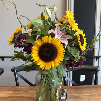Caffe Central - Pretty blooms - Coffee & Tea Near Me - Burlingame, California