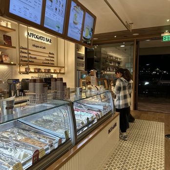 Bacio Di Latte - Gelato Near Me - Newport Beach, California