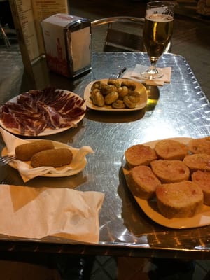 Bar Esterri by null