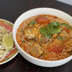 Le Bledo Eatery - Bún Riêu