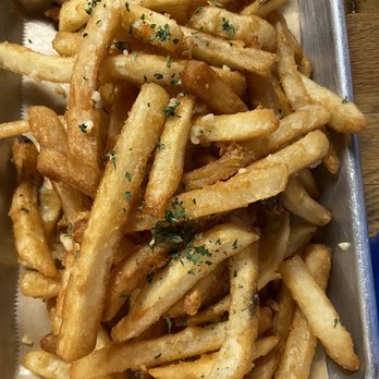 Bubba’s Bones & Brews - Crispy garlic fries!  Delicious! - Gastropubs Near Me - Cathedral City, California