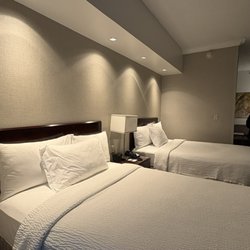 SpringHill Suites - Dulles Airport - 2 double bed room with pull out sofa