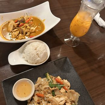 Rice Thai Dining - white bowl: Pa-Nang Curry black bowl: Drunken Noodles - Thai Near Me - Hagerstown, Maryland
