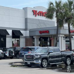 TJ Maxx - Storefront