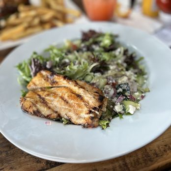 Flatiron bites & brews - Greek chicken salad - Cocktail Bars Near Me - Albuquerque, New Mexico