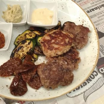 Meburger - Misto miniburgers con contorni e salse - Burgers Near Me - Caserta, CE