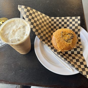 Jug Band Coffee and Tea - Banana cotta latte , jalapeño cheddar bagel - Pizza Near Me - Long Beach, California Jug Band Coffee and Tea - Banana cotta latte , jalapeño cheddar bagel - Pizza Near Me - Long Beach, California