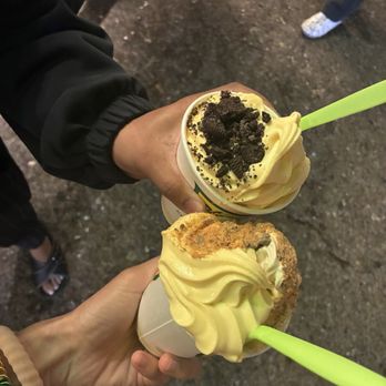 Yogurt Park - Cream brûlée/butter pecan with butter finger and cream brûlée with Oreo - Ice Cream & Frozen Yogurt Near Me - Berkeley, California