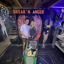 Break'N Anger - Shopping area