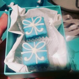 Ask for these mini cakes.. eat a million, theyre amazing... Ask for these mini cakes.. eat a million, theyre amazing...