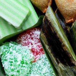Kuih Box ($20). This one included curry puffs, kuih sago, pulut panggang, kuih lapis pandan. Excellent!! Kuih Box ($20). This one included curry puffs, kuih sago, pulut panggang, kuih lapis pandan. Excellent!!