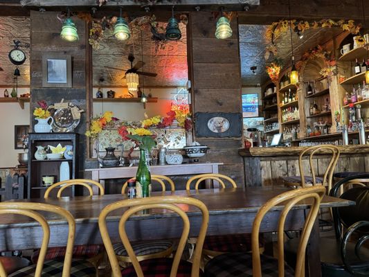 Buddylou's Eats Drinks & Antiques by null