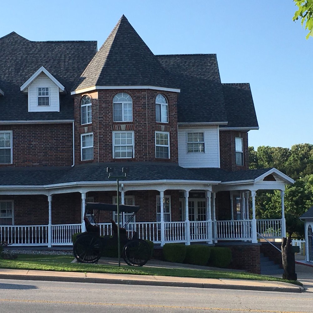 Carriage House Inn - Hotels Near Me - Branson, Missouri