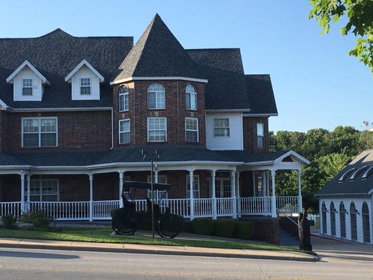 Carriage House Inn by null