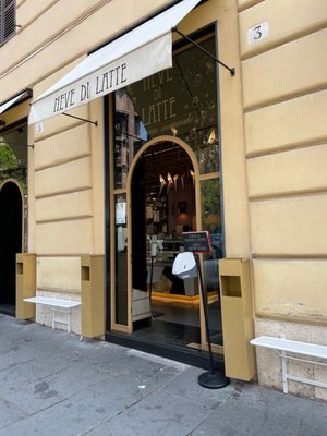 Neve di Latte by null