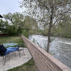 Stagecoach Inn Motel - Great place to relax and listen to the Salmon River.